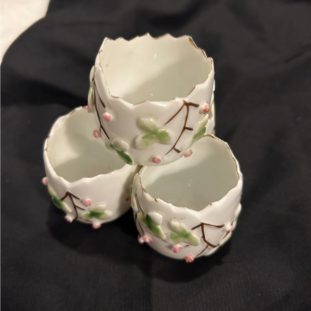 VNTG Napcoware Porcelain Vase 4 Cracked Eggs Roses Japan S870 50% off w♥️